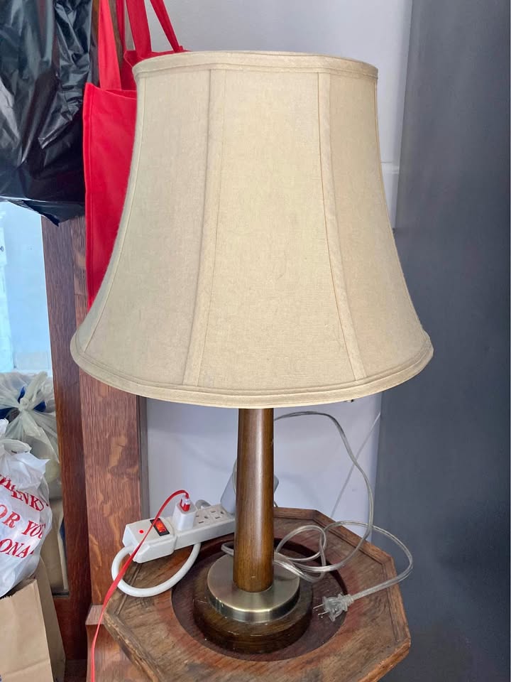 Available 2 bulb lamp w/ white lamp shade. Pull down Jeff