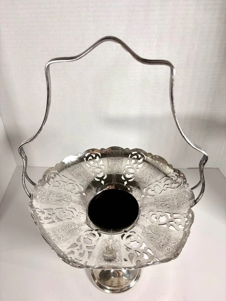 Vintage Wm. A. Rogers Silver on Copper Pierced Brides Basket - photo 2