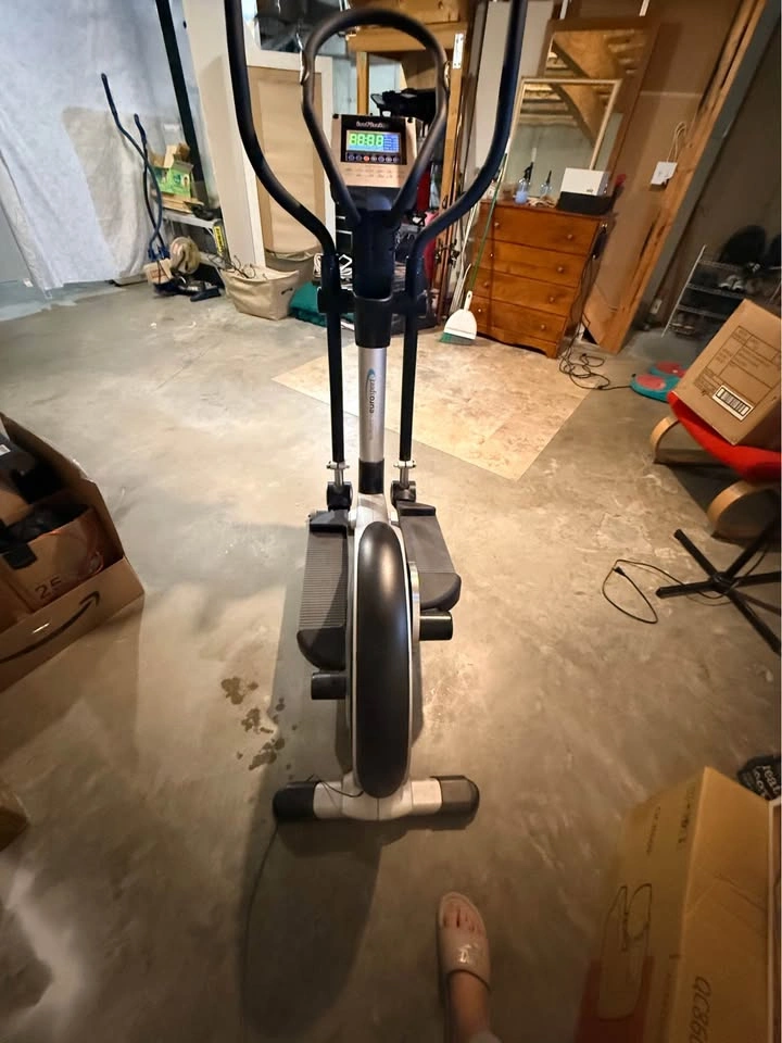 Infiniti EuroSport Q21 Elliptical Machine - photo 2