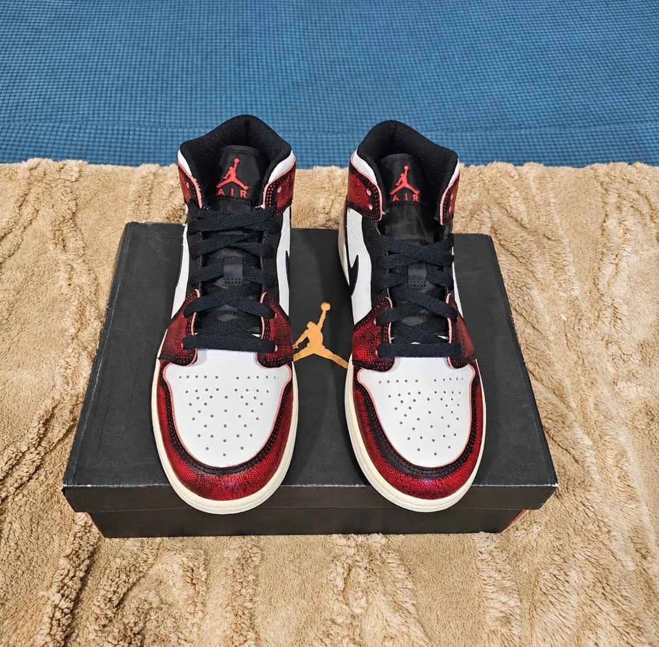 Air Jordan 1 Mid “Wear-Away Chicago” (GS), Brand New
