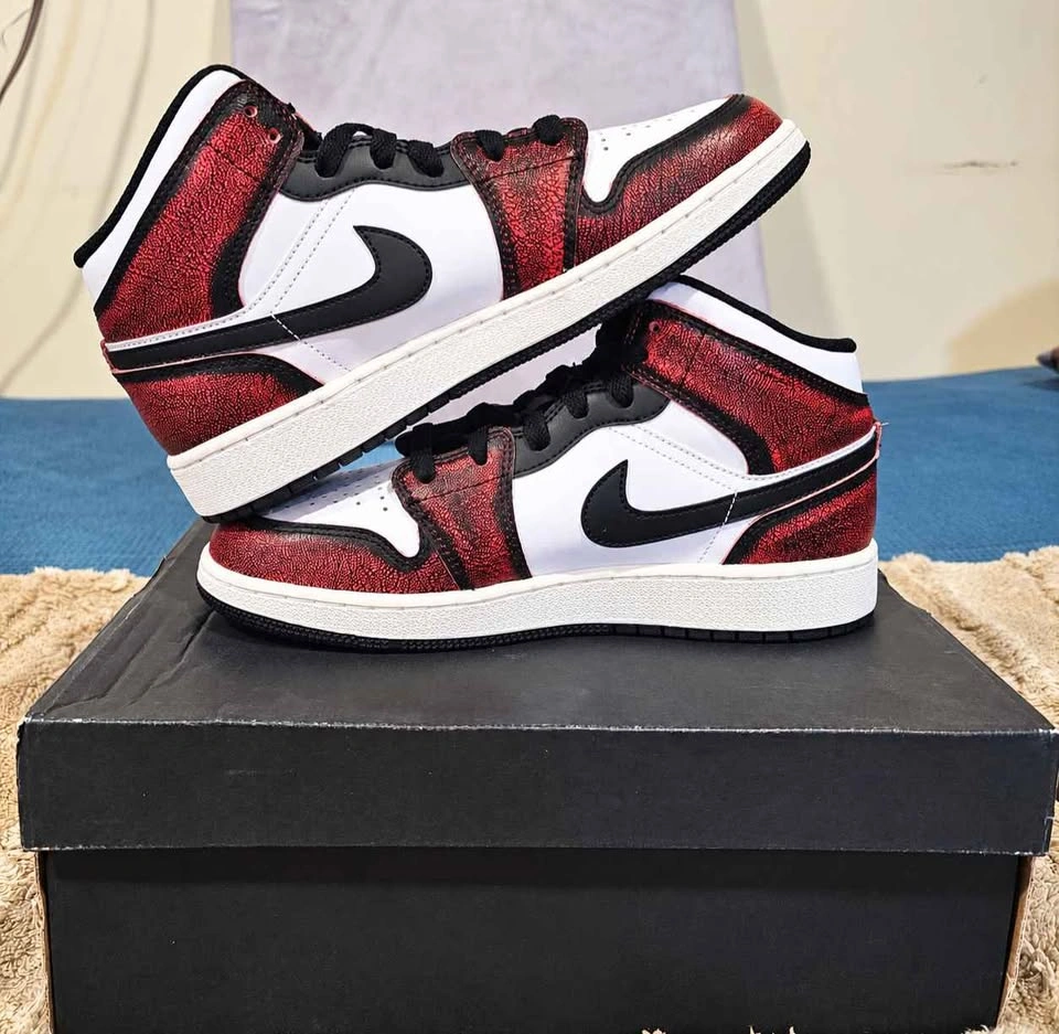 Air Jordan 1 Mid “Wear-Away Chicago” (GS), Brand New - photo 2