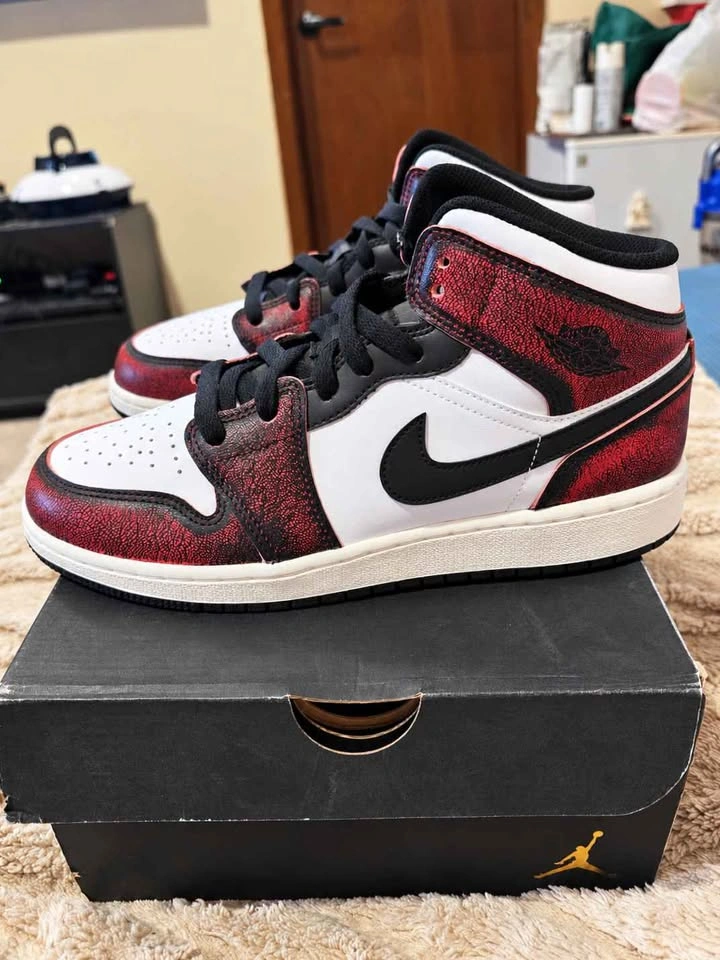 Air Jordan 1 Mid “Wear-Away Chicago” (GS), Brand New - photo 4