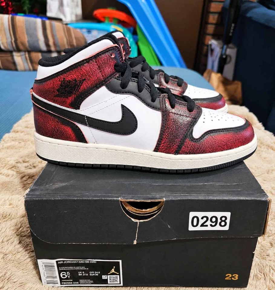 Air Jordan 1 Mid “Wear-Away Chicago” (GS), Brand New - photo 5