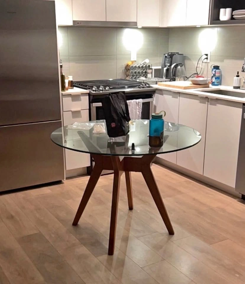 West Elm Jensen 42” Round Dining Table – Acorn/Glass
