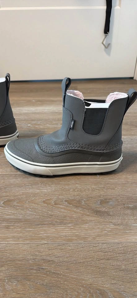 VANS MTE Standard Mid Chelsea Waterproof Boots - Size 8.5/10 - photo 4