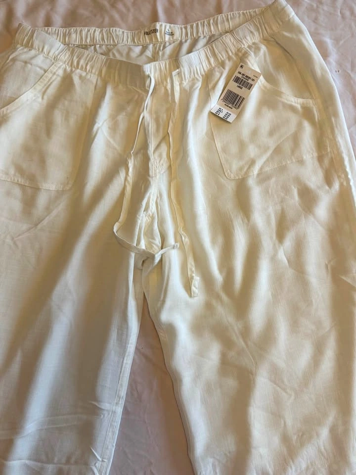 Brand new Hollister white pants size L