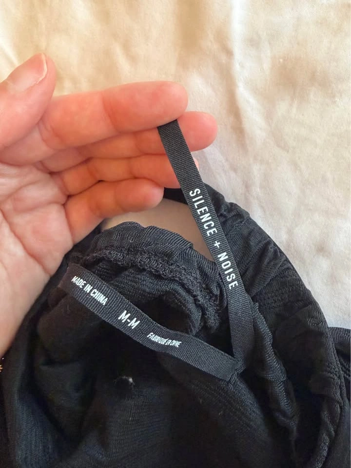 Urban outfitters black top size medium - photo 2