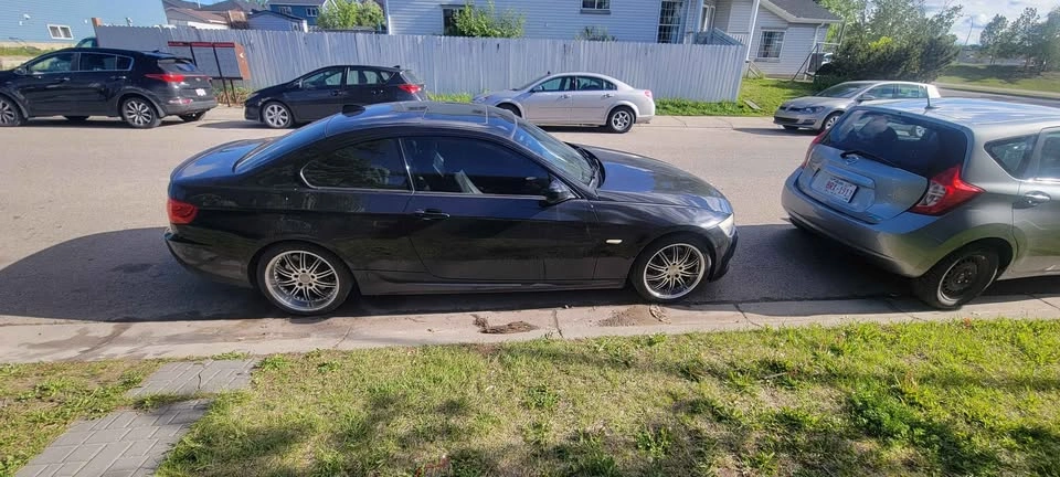 2011 BMW 3 Series - photo 2