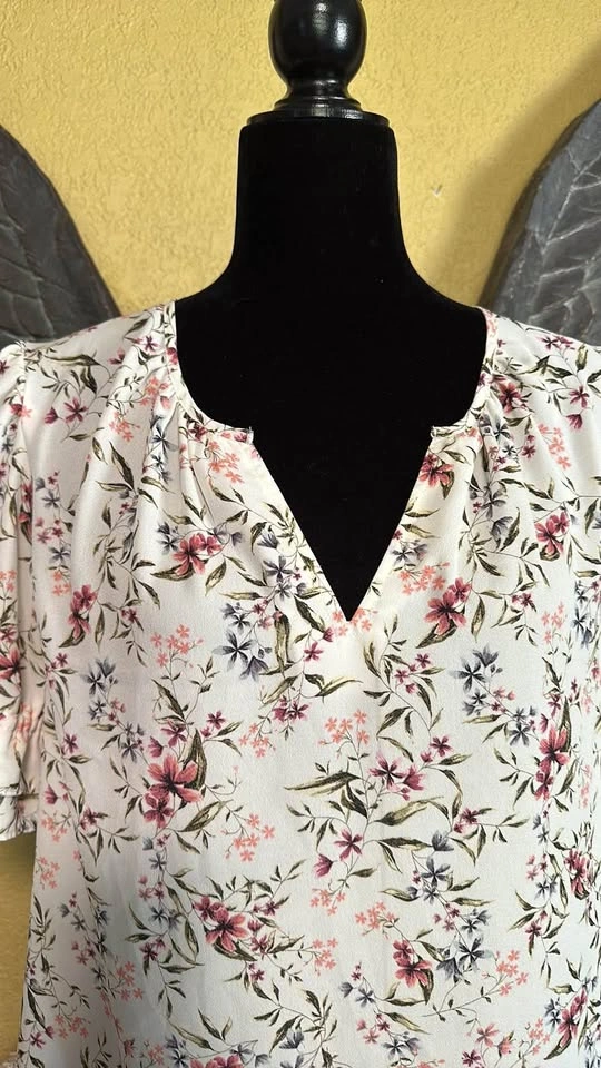 Violet & Claire Floral Tee Shirt - photo 2