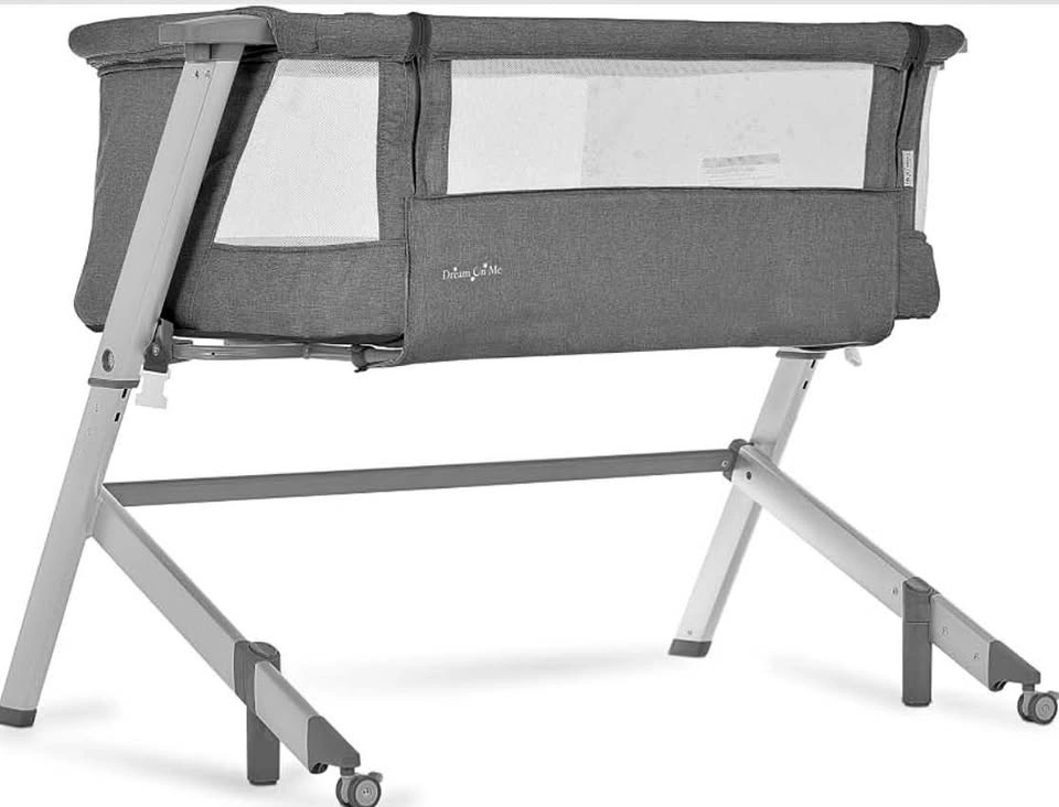 Bassinet with Adjustable heights, Mesh sides, Wheels with safety