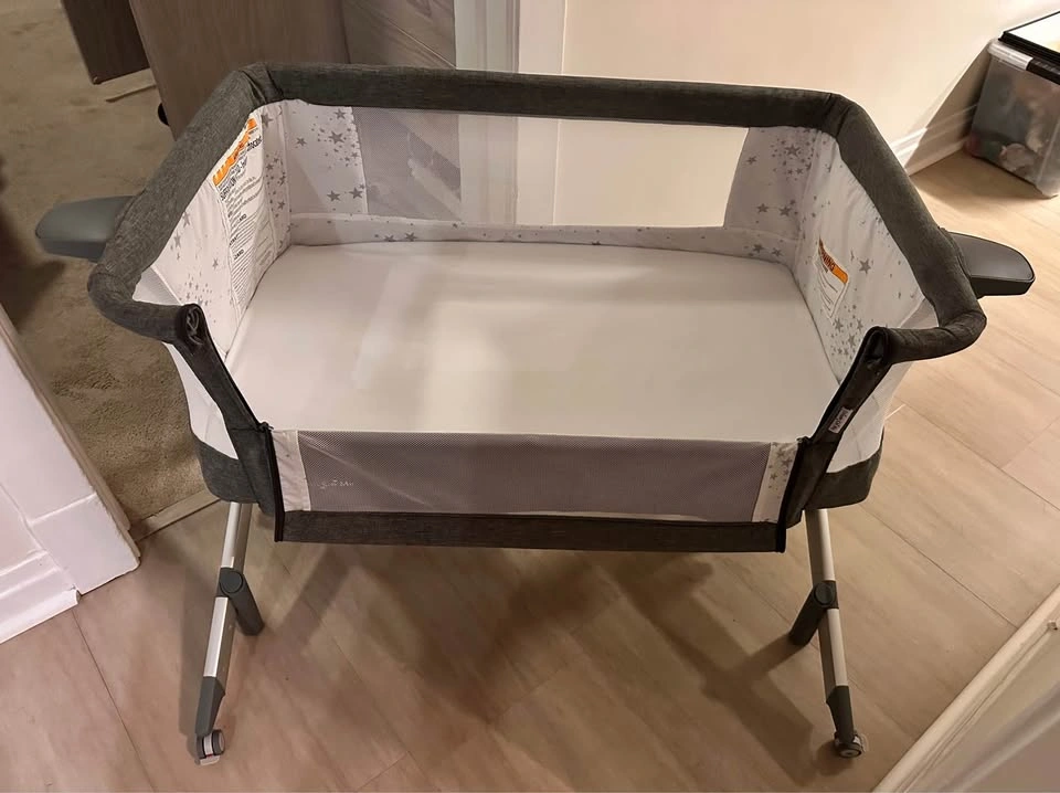 Bassinet with Adjustable heights, Mesh sides, Wheels with safety - photo 3