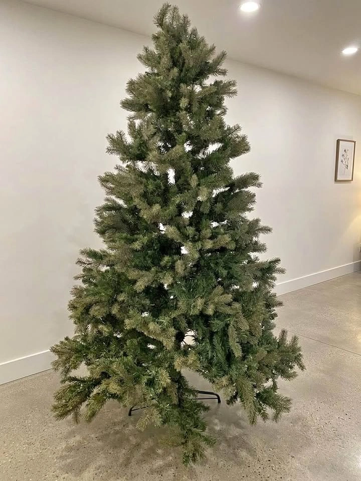 7 ft Christmas tree + storage bag with wheels