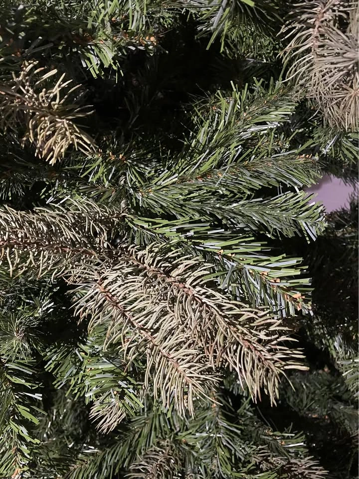 7 ft Christmas tree + storage bag with wheels - photo 2
