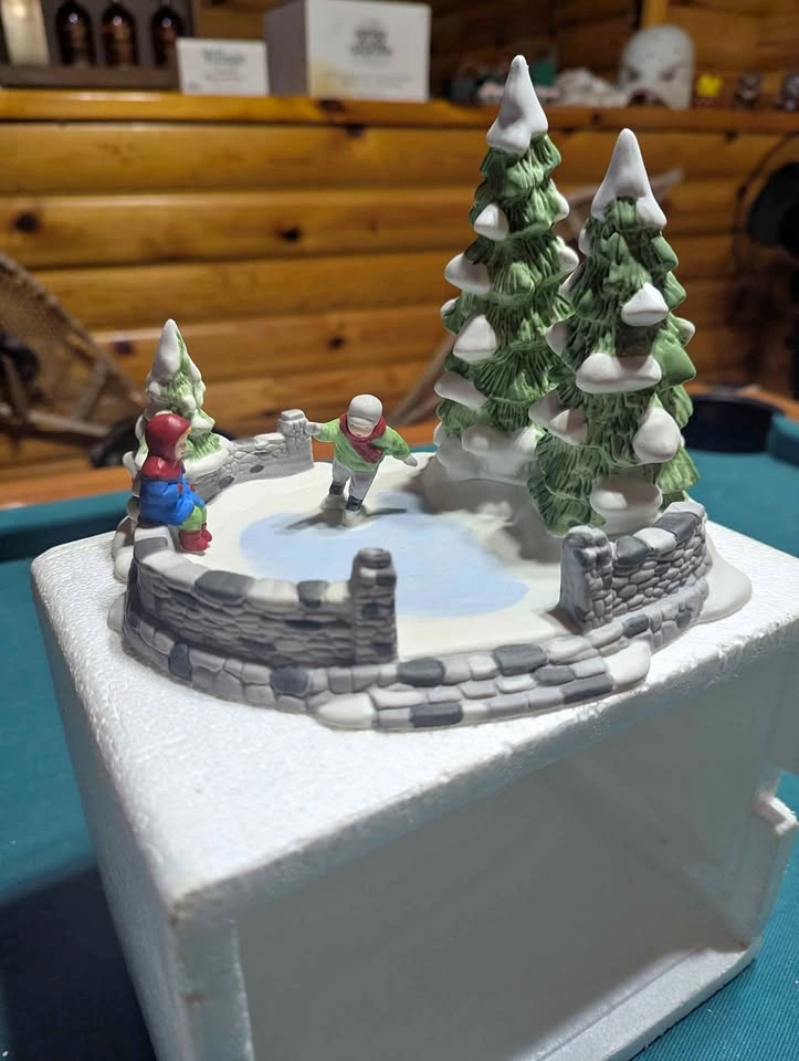 Department 56 - The Heritage Village - Skating Pond