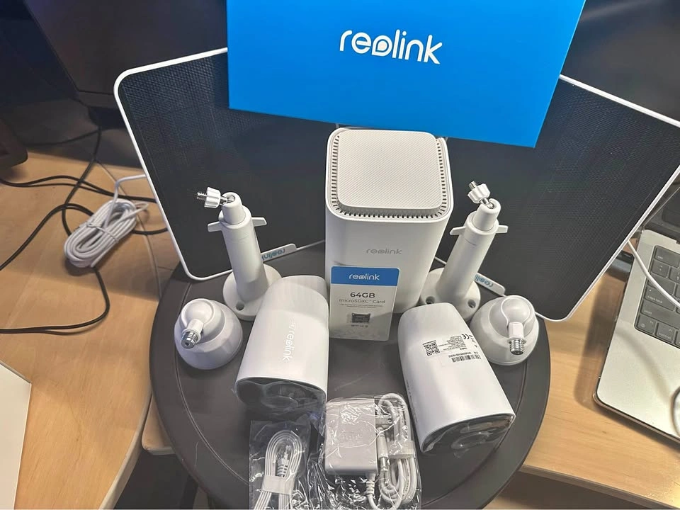 Reolink 4K Security Camera Kit – 2 Argus Eco Ultra + Hub