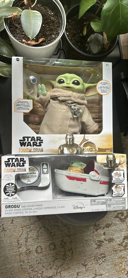 Star Wars: The Mandalorian Grogu Collectible Bundle – 2 Boxed It