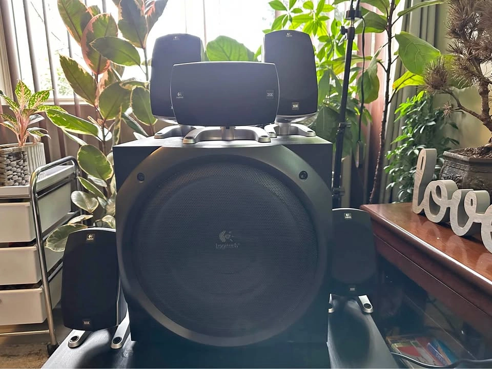 Logitech Z-5500 THX-Certified 5.1 Surround Sound Speaker System