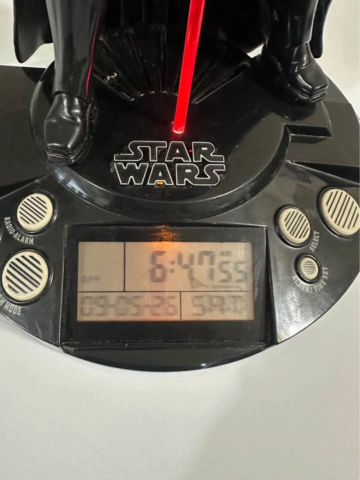 Star Wars Darth Vader Alarm Clock Radio – Light-Up Lightsaber - photo 4