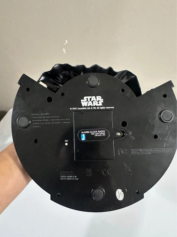 Star Wars Darth Vader Alarm Clock Radio – Light-Up Lightsaber - photo 5