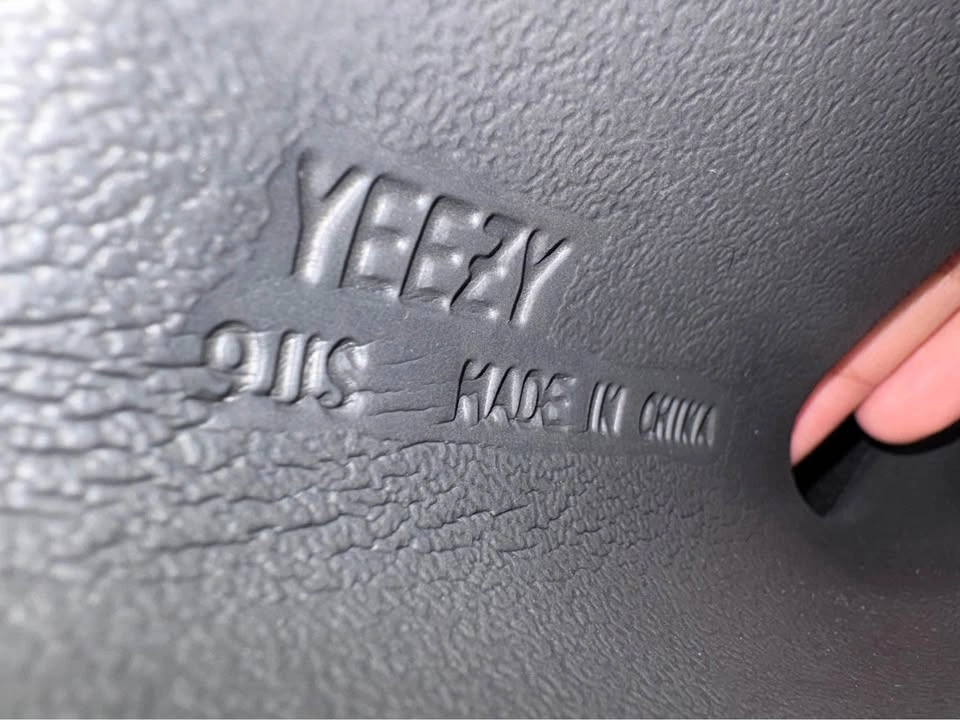 Adidas Yeezy Slide Onyx - photo 3