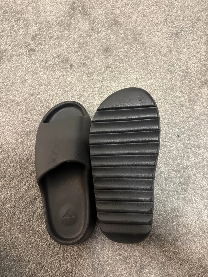 Adidas Yeezy Slide Onyx - photo 4