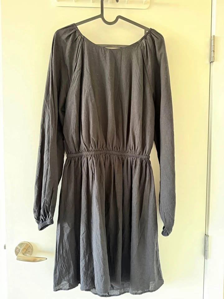 H&M Dress/Black Long Sleeve Open Back