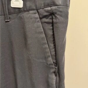 GAP Men’s Size 32/32 Black Cargo Pants with Modern Design - photo 2