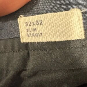 GAP Men’s Size 32/32 Black Cargo Pants with Modern Design - photo 4