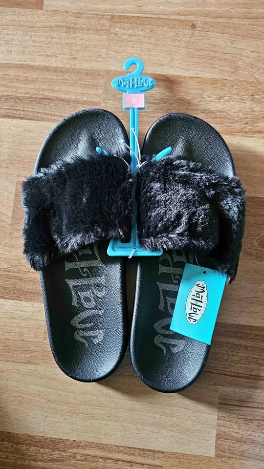 New Mad Love Black Faux Fur Slide Sandals Size 9