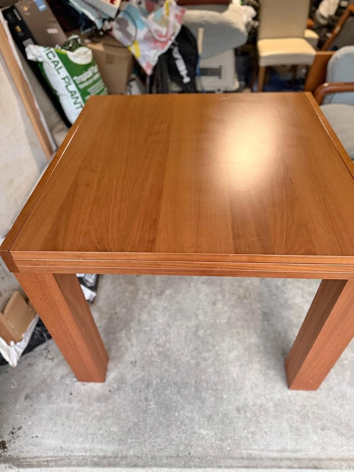 Space-Saving Extending Dining Table, Seats 4–8