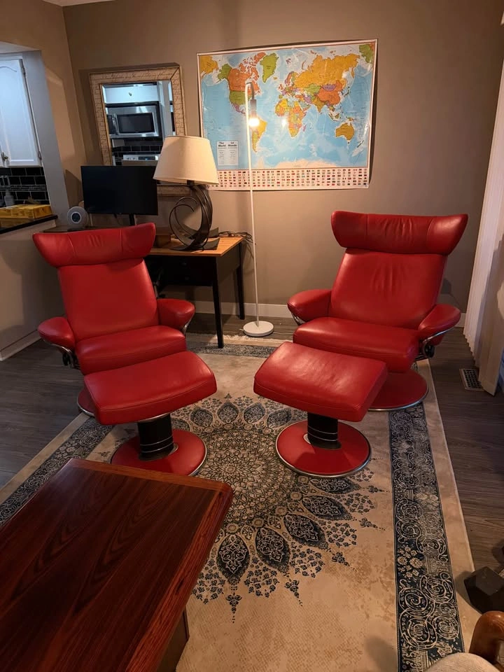 His & Hers Mint Vintage Stressless Jazz Recliners with Ottomans - photo 4