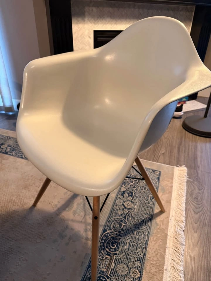 Authentic Eames/Herman Miller MCM DAW Chair - photo 2