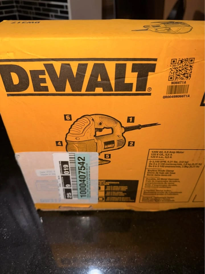 8’ Corded DeWALT Jigsaw Tool - photo 5