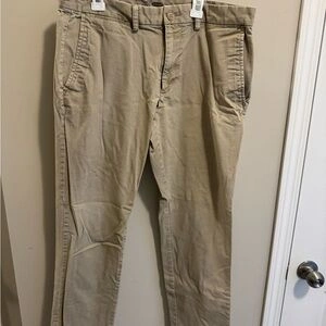 Old Navy Men’s Size 32 Classic Khaki Chinos (Ultimate Slim)