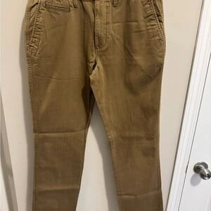 Old Navy Men’s Size 32 Tan Chinos Classic Straight-Leg