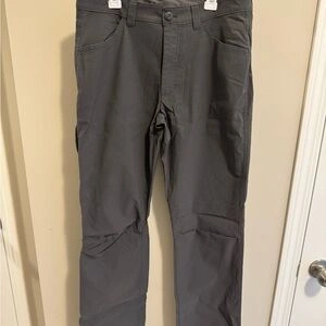 Eddie Bauer Men’s Size 32x34 Black Cargo Pants - photo 2