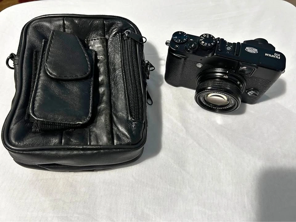 Fujifilm X10 Digital Camera + Leather Case (Tested & Working)