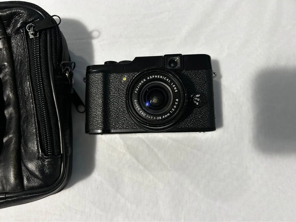 Fujifilm X10 Digital Camera + Leather Case (Tested & Working) - photo 2