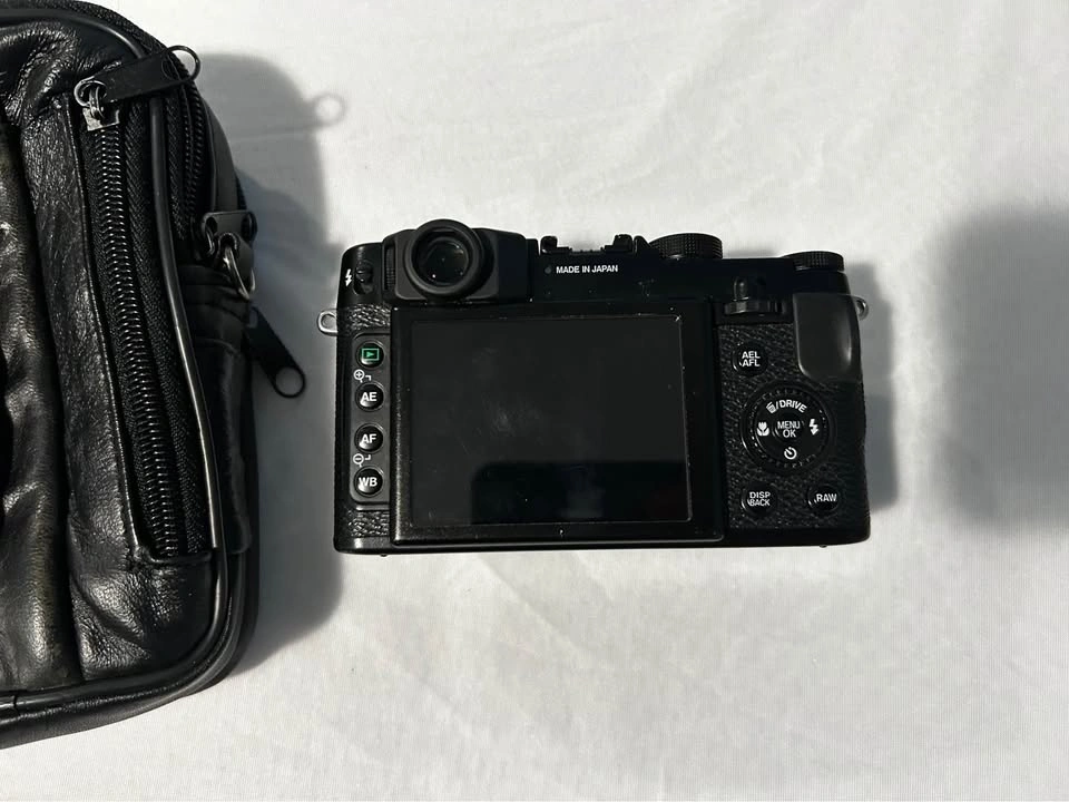 Fujifilm X10 Digital Camera + Leather Case (Tested & Working) - photo 4