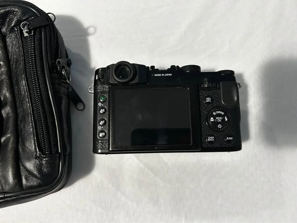 Fujifilm X10 Digital Camera + Leather Case (Tested & Working) - photo 4