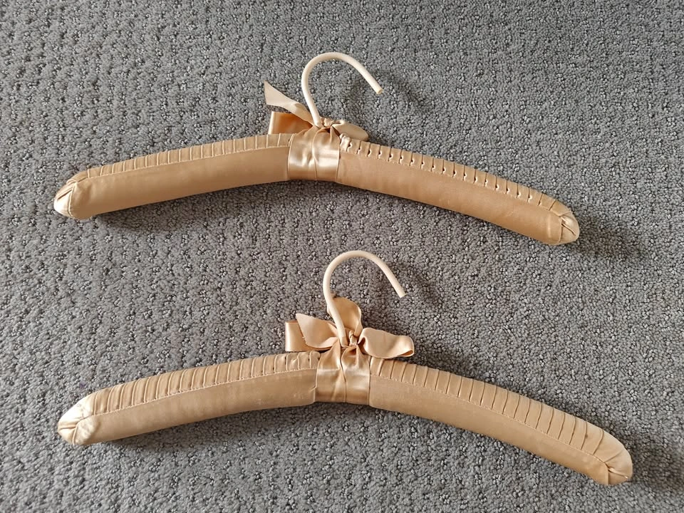 Elegant Satin Padded Hangers – Set of 2 - photo 2