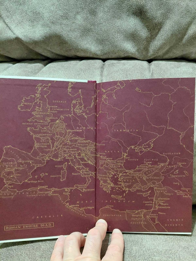 Suetonius: The Twelve Caesars - Folio Society Edition - photo 3