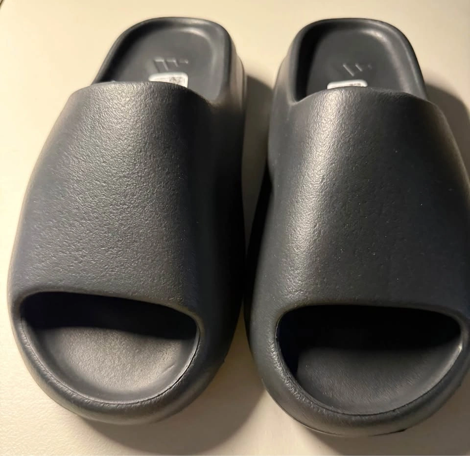 Adidas Yeezy Slide Onyx Size 10 - photo 2
