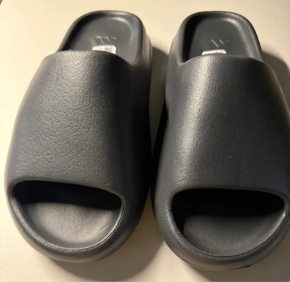 Adidas Yeezy Slide Onyx Size 10 - photo 2