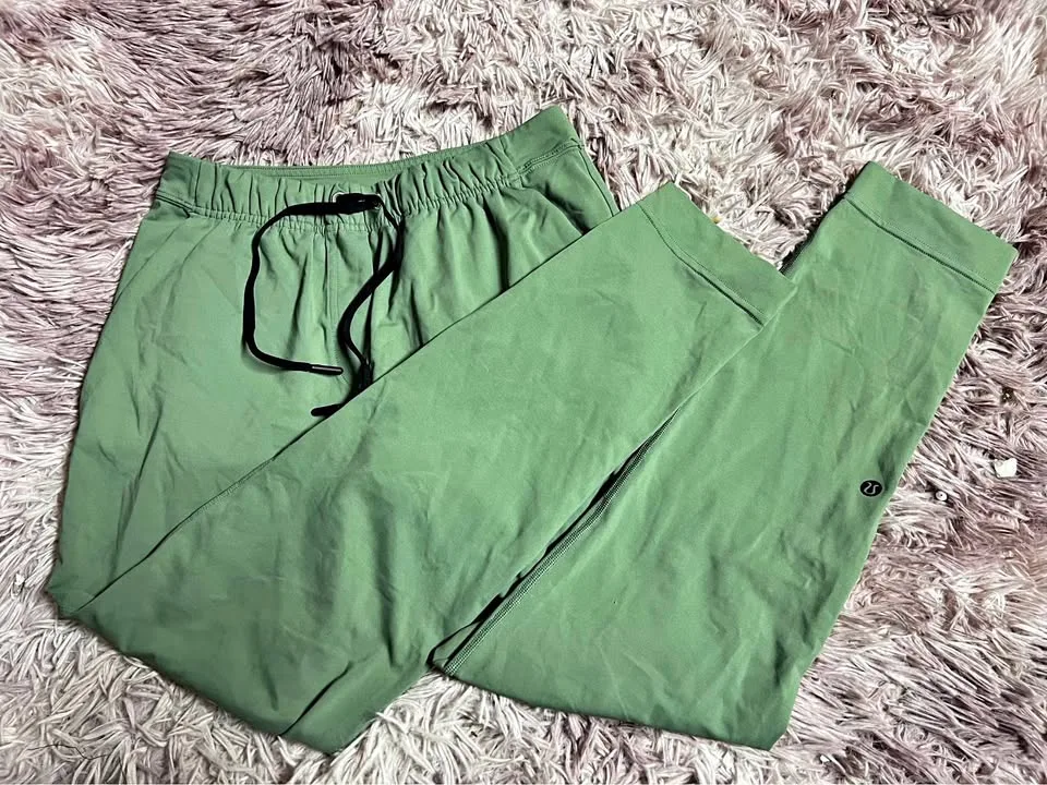 Lululemon relaxed pant thumbnail