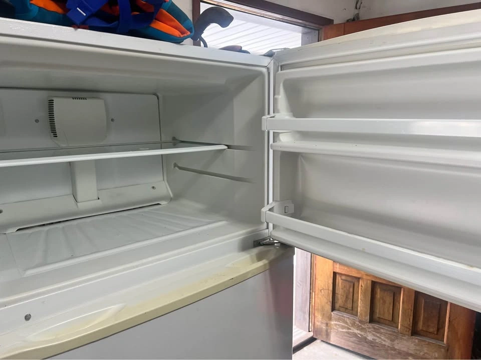 Amana Top-Freezer Refrigerator - photo 3
