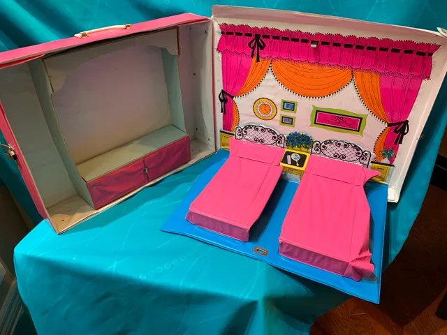 Vintage Barbie case and multigenerational lot image indicator(3)