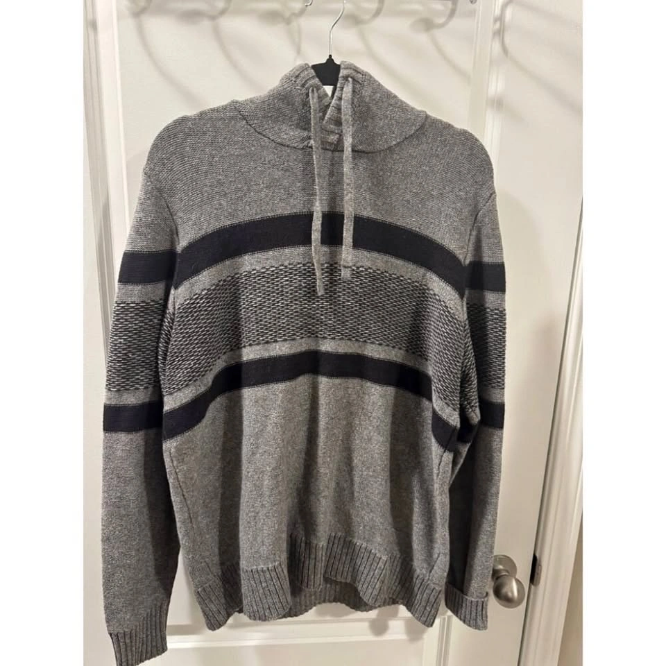 American Eagle Men's Medium Gray Striped Hooded Knit Sweater