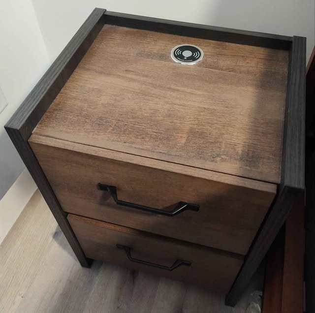 Night table with wireless charger