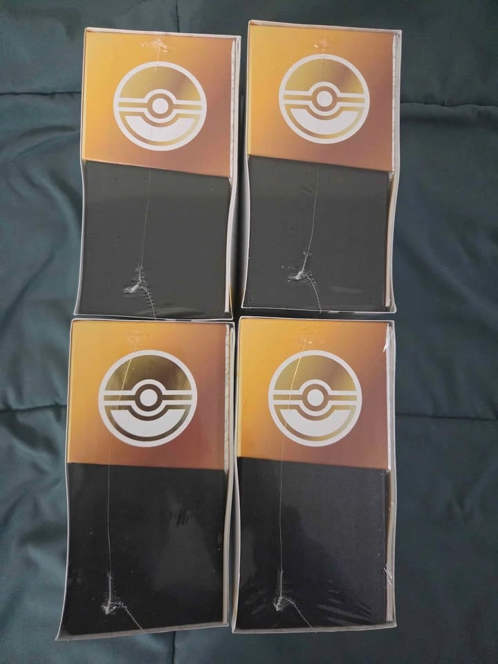 Pokemon 30th Celebration ETBs - photo 3